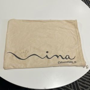 Nina dust bag